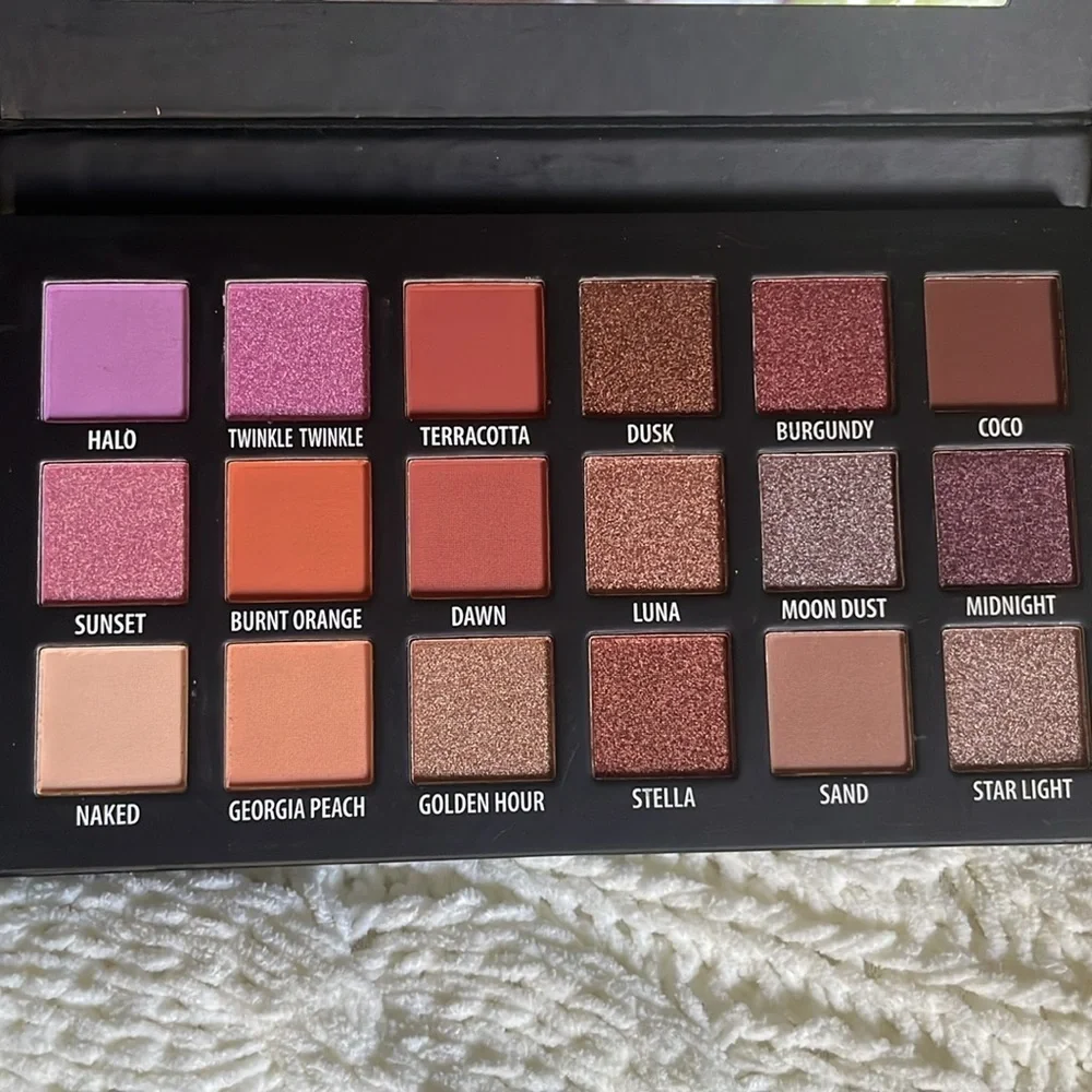 KAB cosmetics Day & Night eyeshadow palette